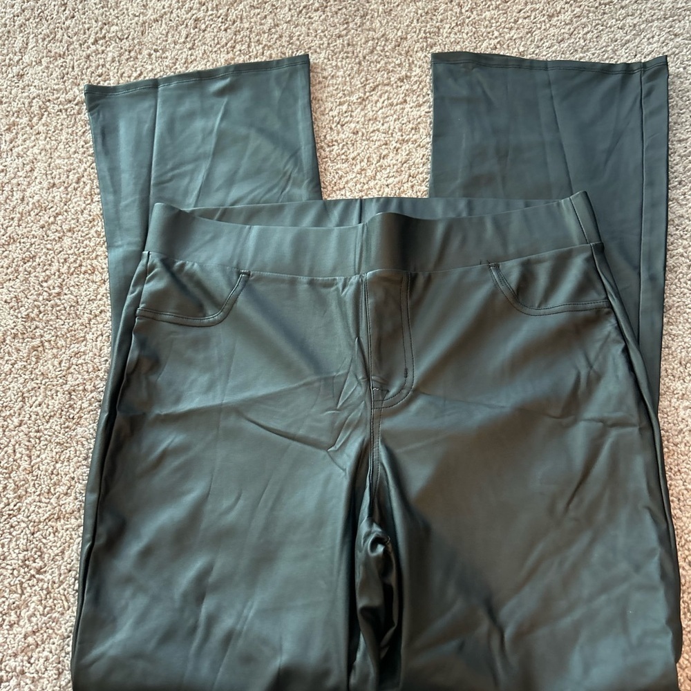 Torrid Women’s Faux Leather Pants NWOT
Size 1 (14) - Picture 2 of 4